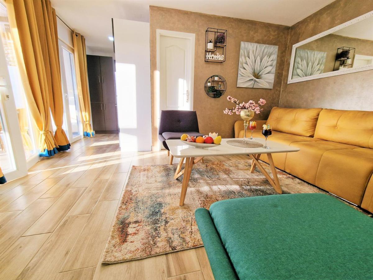Holiday House Boost With Heated Pool Klis المظهر الخارجي الصورة