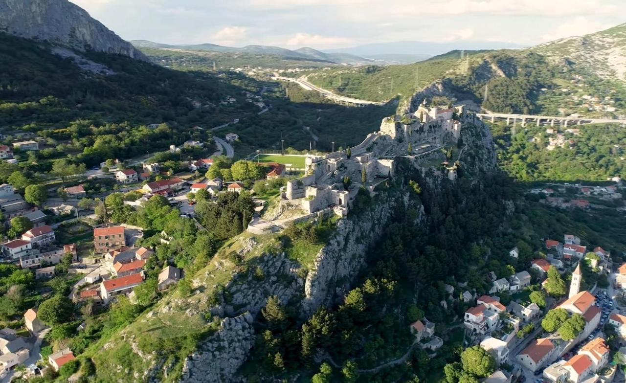 Holiday House Boost With Heated Pool Klis المظهر الخارجي الصورة