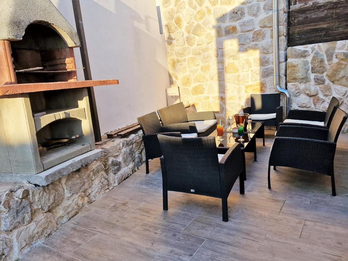 Holiday House Boost With Heated Pool Klis المظهر الخارجي الصورة
