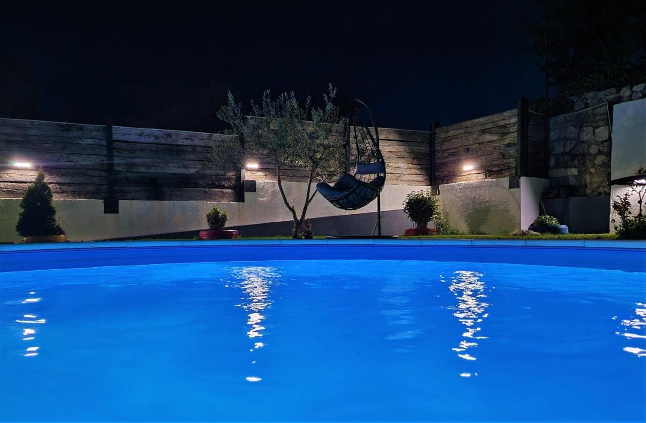 Holiday House Boost With Heated Pool Klis المظهر الخارجي الصورة