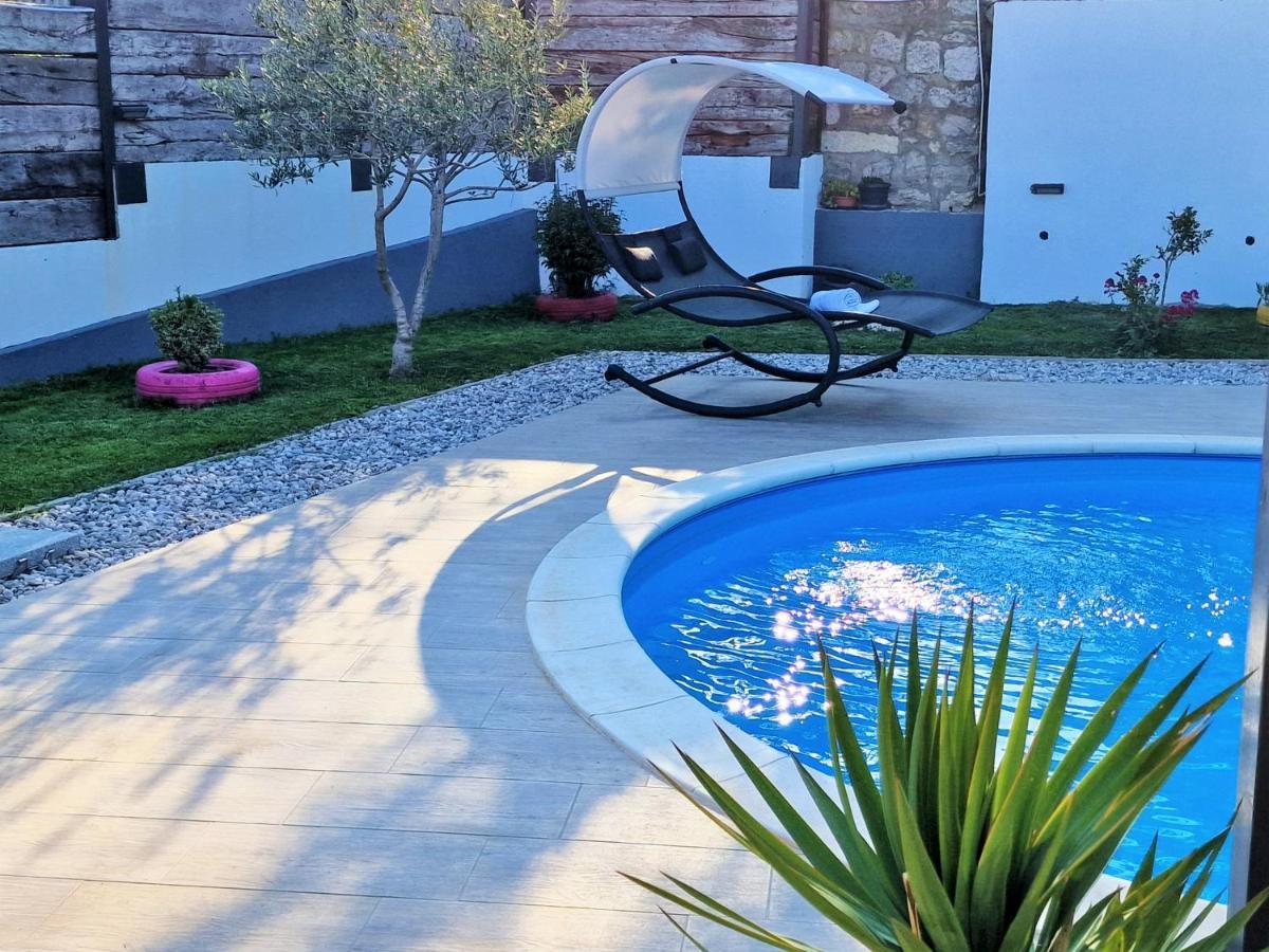 Holiday House Boost With Heated Pool Klis المظهر الخارجي الصورة