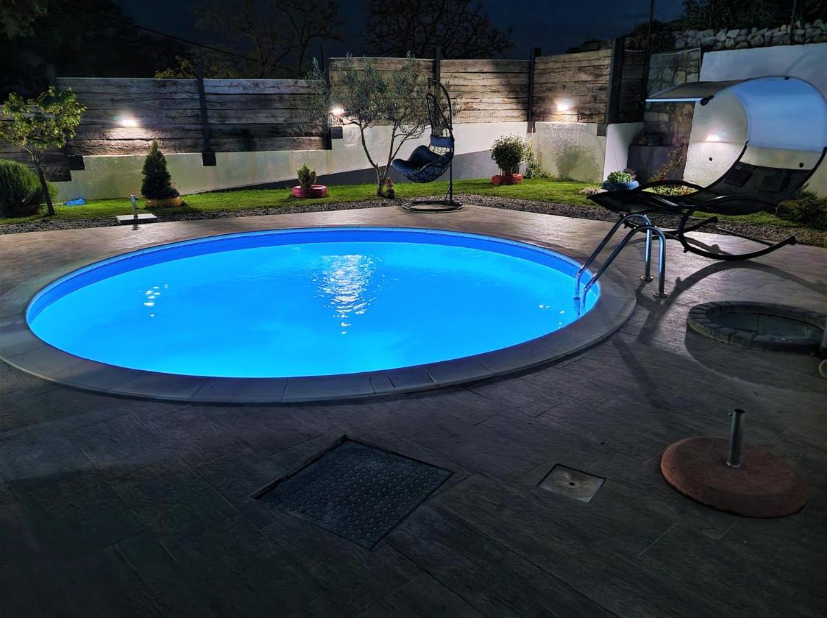 Holiday House Boost With Heated Pool Klis المظهر الخارجي الصورة